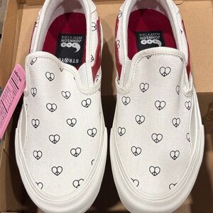 NWT Straye Vista XR Slip ons Size 7.5 Men’s 9 Women’s